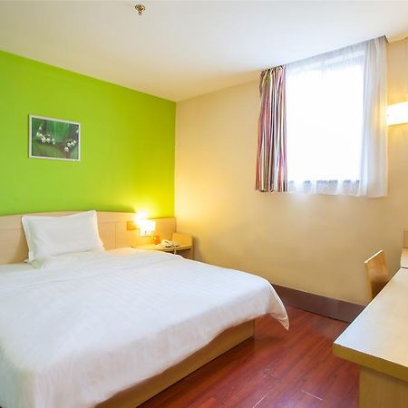 7Days Inn Guilin Railway Station Экстерьер фото
