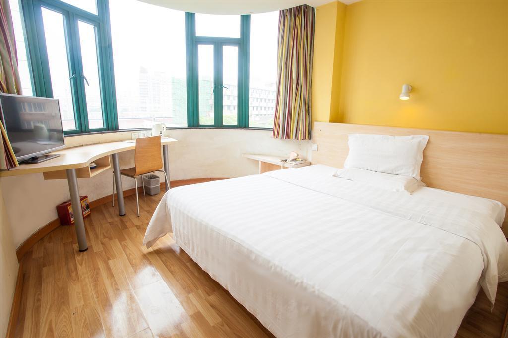 7Days Inn Guilin Railway Station Экстерьер фото