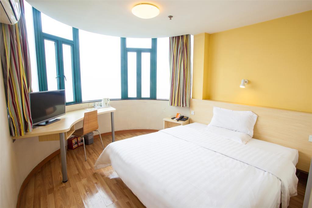 7Days Inn Guilin Railway Station Экстерьер фото