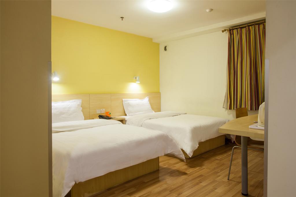 7Days Inn Guilin Railway Station Экстерьер фото