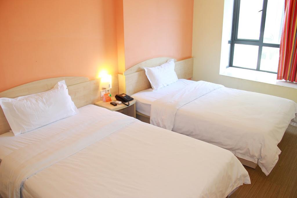 7Days Inn Guilin Railway Station Экстерьер фото