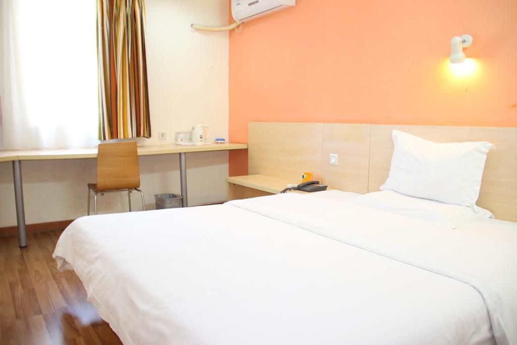 7Days Inn Guilin Railway Station Экстерьер фото