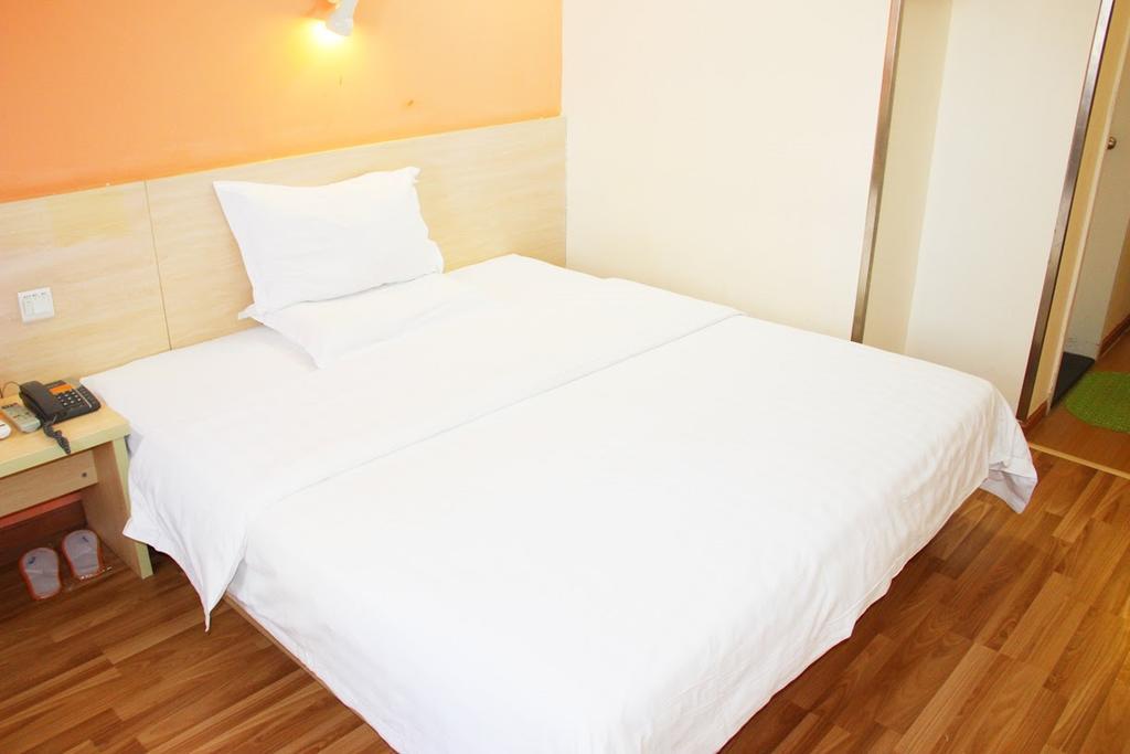 7Days Inn Guilin Railway Station Экстерьер фото